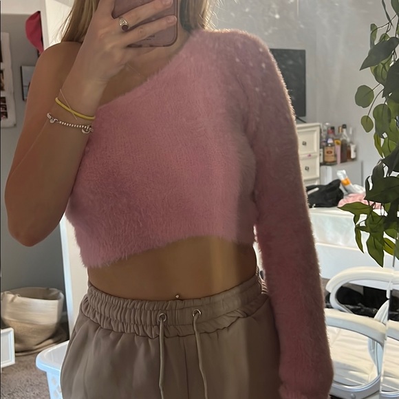One sleeve cropped pink fuzzy fashion nova sweater - Picture 1 of 4